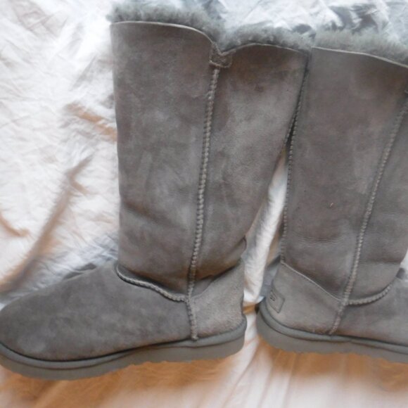 Ugg Boots Gray Womens Size 7 Black Side Buttons pre Owned - Picture 5 of 9